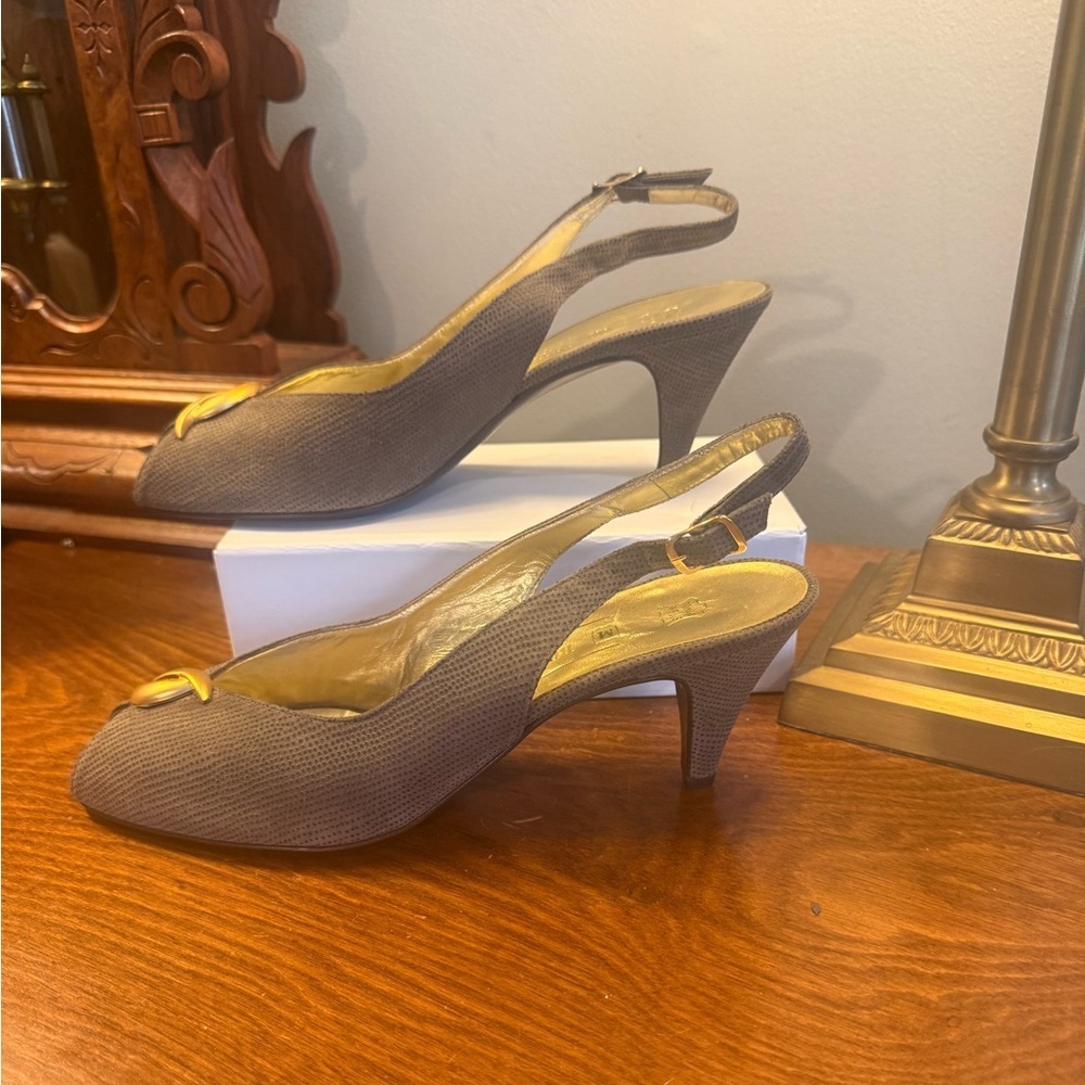 Bruno Magli Lily Taupe Slingback Peep-Toe Heels with Gold Accent Size 8 AA $245 - Picture 7 of 16